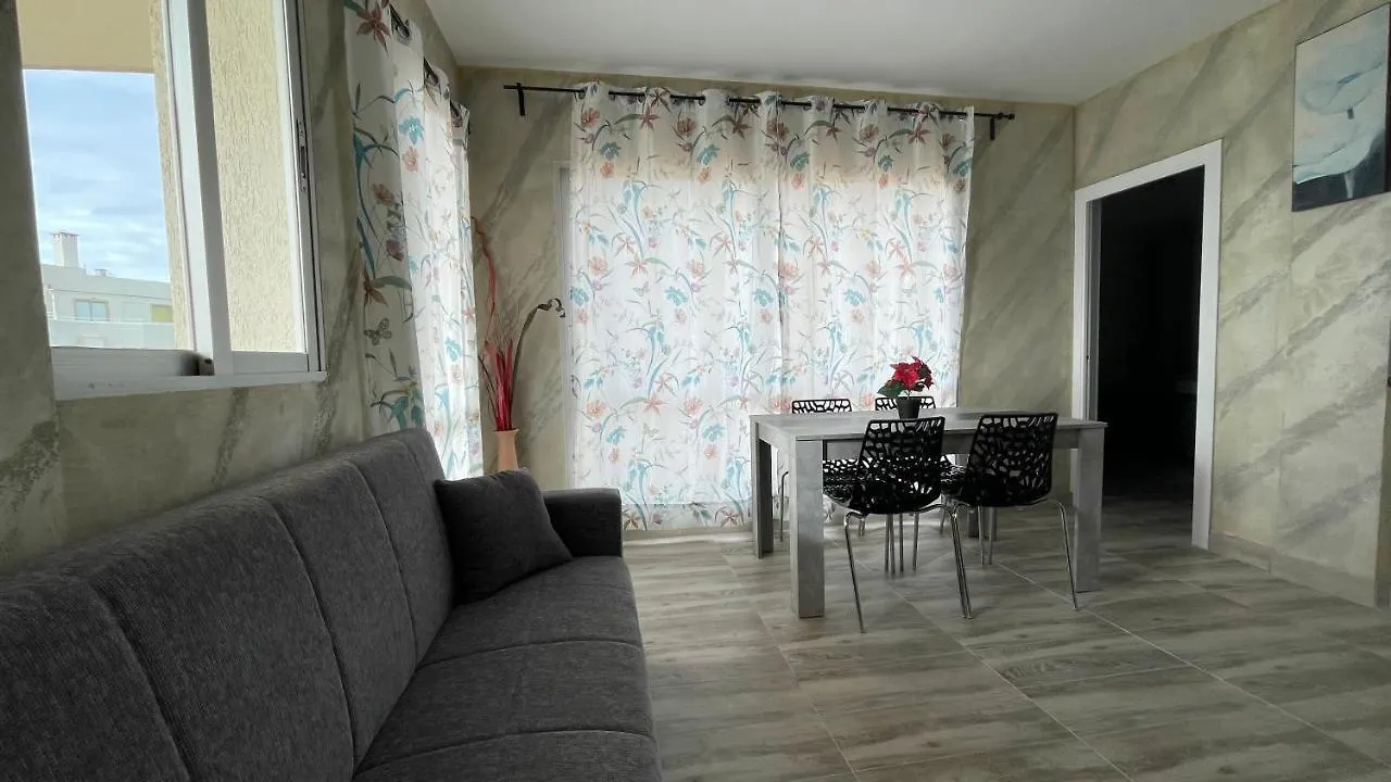 Penthouse Benal Beach 贝纳尔马德纳